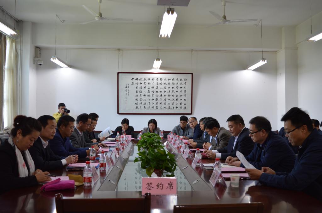 签约仪式在数理公司会议室举行